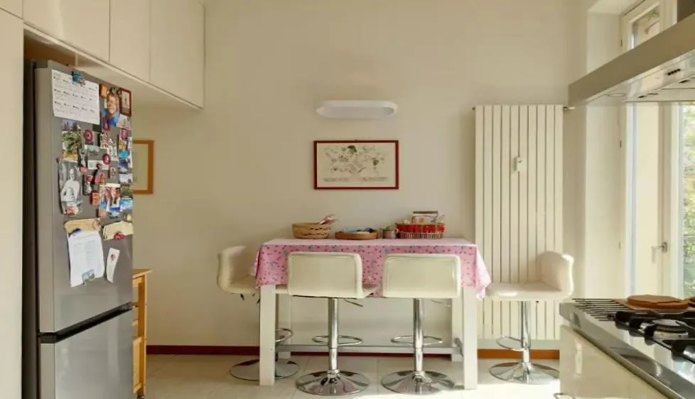 Guest house Stanza Nr 2 In Zona Solari In Appartamento Incantevole Milan